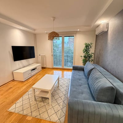 Alquiler de un cómodo apartamento de 3 habitaciones, 70 m², centro de la ciudad, Belgrado, Serbia